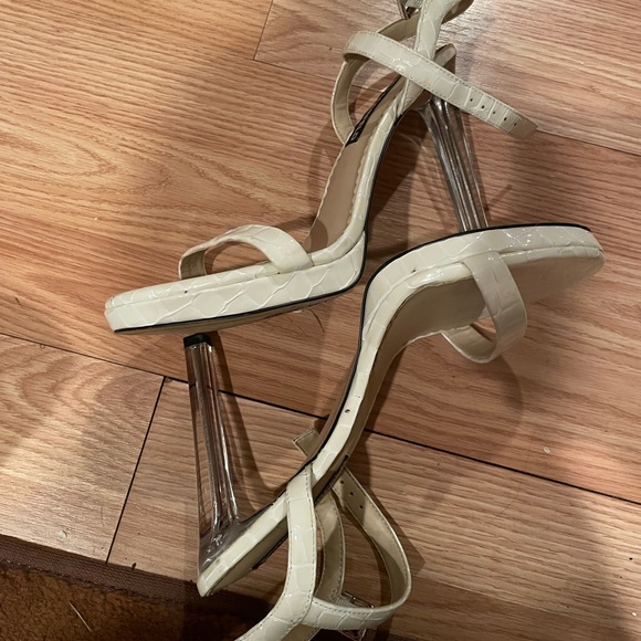 Stiletto heels - Picture 2 of 3